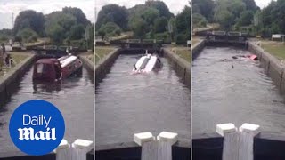 Moment couples narrowboat sinks in 25 seconds at Fobney lock [upl. by Alsi520]