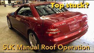 Mercedes SLK Manual Top  Roof Closing 19982004 R170 [upl. by Haorbed]